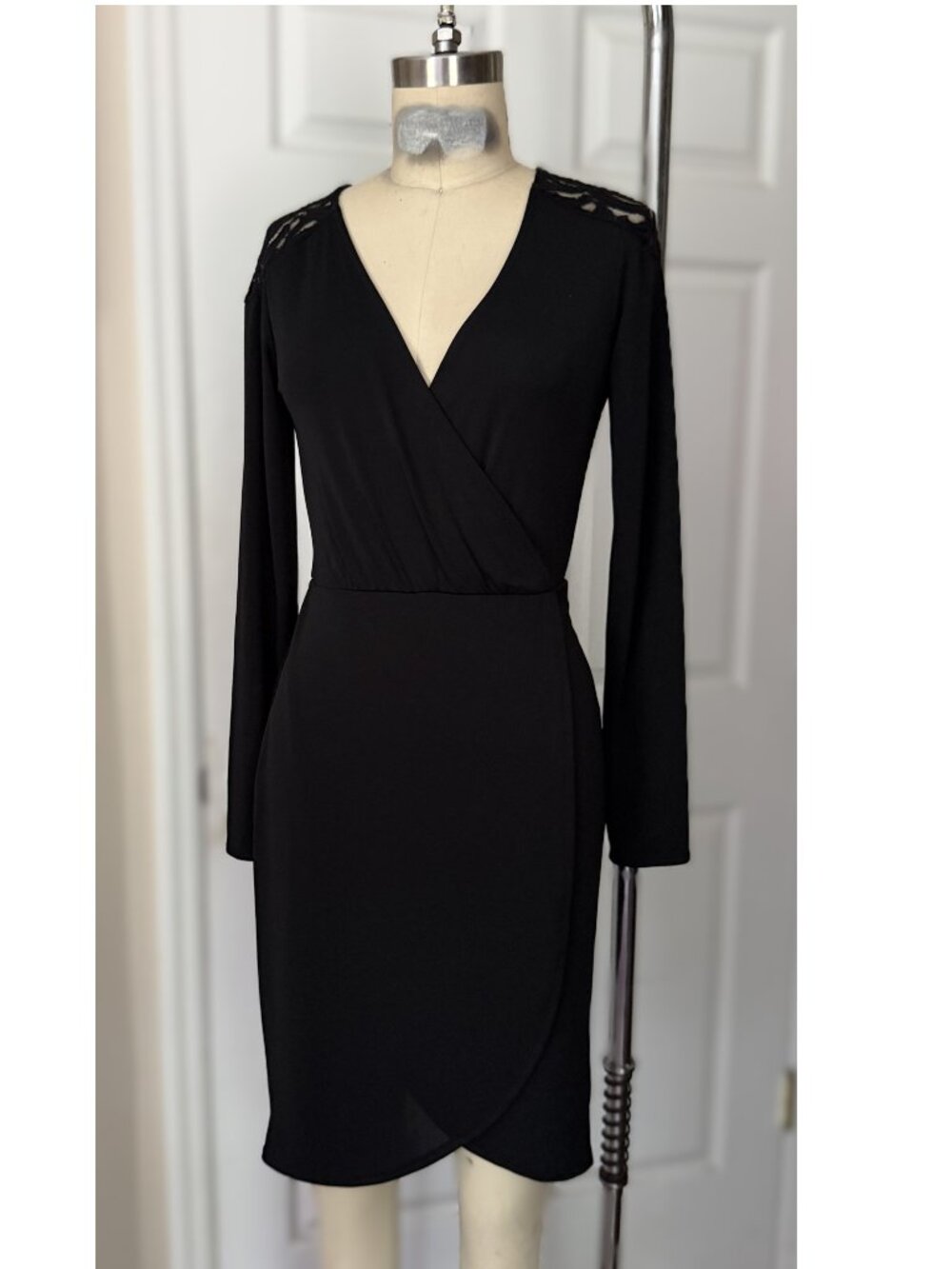 FOREVER 21 BLACK Mock Wrap Crochet Shoulders Stretch COCKTAIL Dress *SMALL*